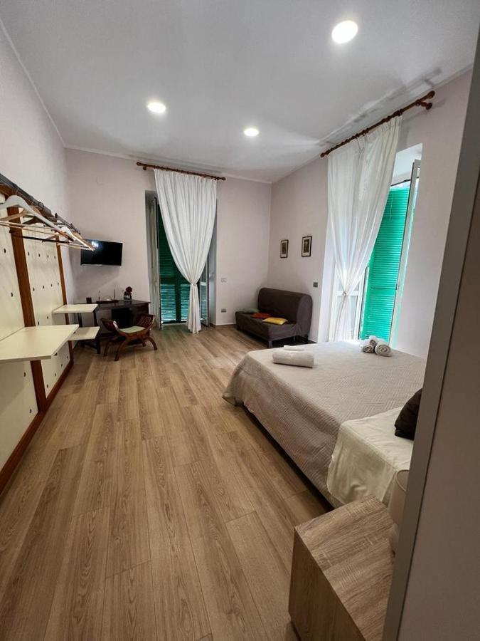 Apartamento A Casa E Mamma' Nápoles Exterior foto