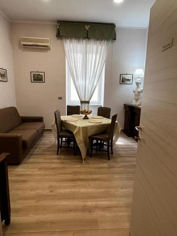 Apartamento A Casa E Mamma' Nápoles Exterior foto